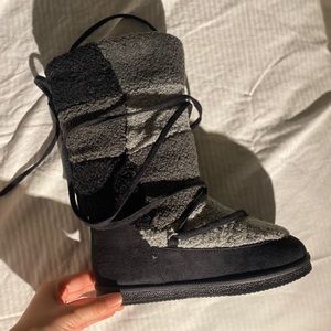 Justfab Fuzzy, Shey Boots